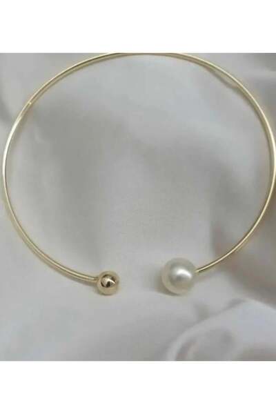 Septemmart قلادة مفتوحة على شكل طوق للرقبة بلون ذهبي مع تفاصيل من اللؤلؤ والد...