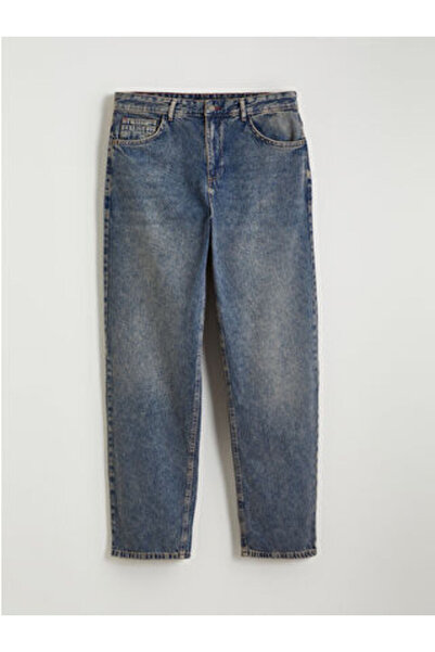 LC Waikiki Artı-Store Baggy Fit Jeans Feature a Comfortable and Spacious Cut....