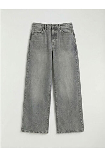 LC Waikiki artı-store Wideleg fit; εφαρμόζει στη μέση και στον γοφό, και στεν...