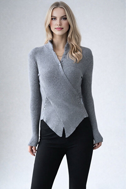 LOOSH Kadın Gri Asimetrik Düğmeli Triko Kazak