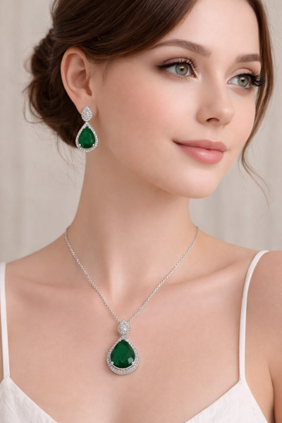 Siset Gümüş 925 Ayar Rodyum Kaplama Damla Zümrüt Taşlı Gümüş Set
