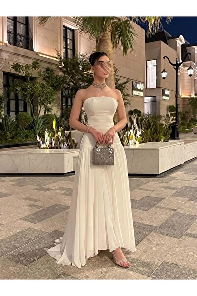 Genenic Elegant evening dress in ivory white