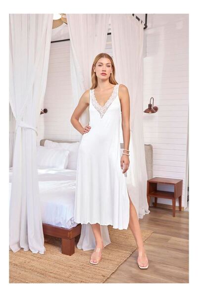 byasafkids Chest and Back Low-Cut Lace and Slit Nightdress