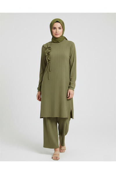 Store Uzun Yeşil Omuz Fırfırlı Takım