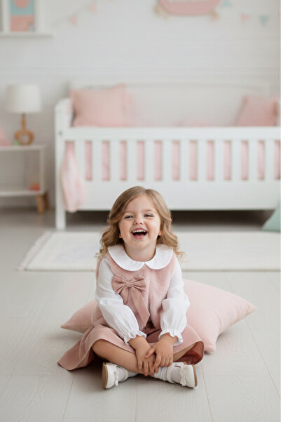 Gebelog Kız Çocuk Peluş Yelekli Fiyonklu Gömlek ve Etek 3'lü Takım