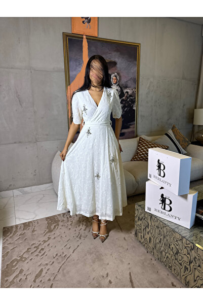 TOP BERLANTY The "Pearl" midi dress: classic elegance with modern details.