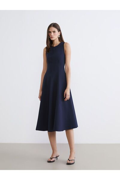 LC Waikiki فستان بيبلوم برقبة دائرية