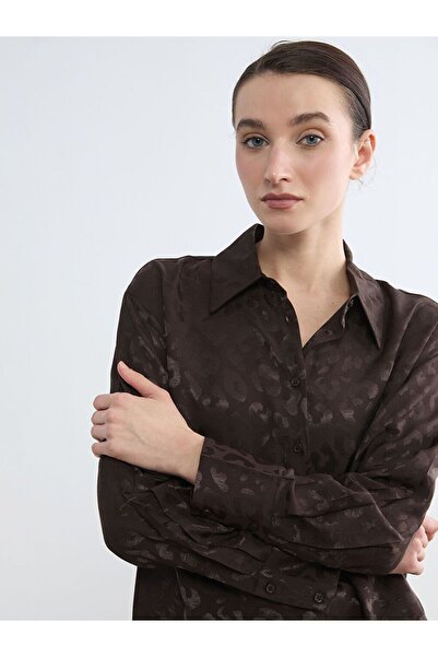 LC Waikiki قميص نسائي من الساتان منقوش