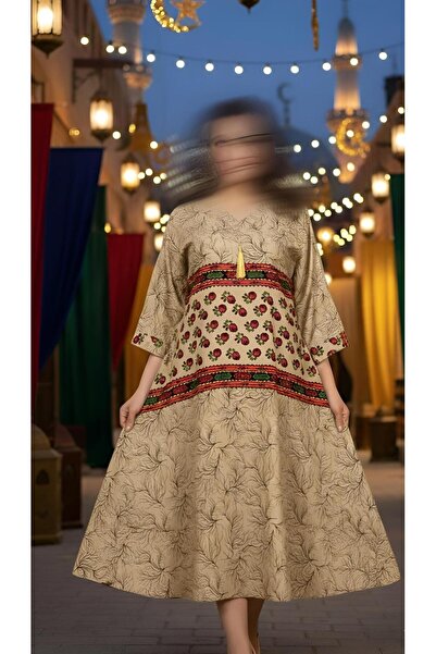 ISHRAQAT AL-AMAL A short, flared midi shirt with a Ramadan-themed design, per...
