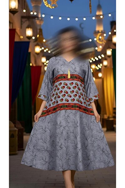 ISHRAQAT AL-AMAL A short, flared midi shirt with a Ramadan-themed design, per...