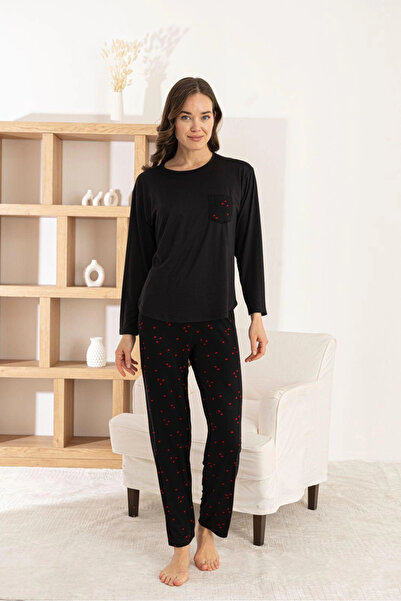 Pijamoni طقم بيجامة نسائي من قماش ميلان بياقة دائرية ونقشة قلب باللون الأسود