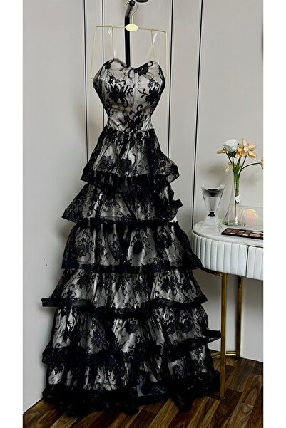 lamsuh harir Mila's dress