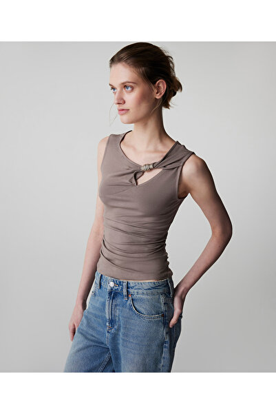 İpekyol Metal aksesuarlı büzgülü tişört