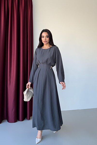 Serica Moda فستان طويل مطوي من الأنتراكاسيت مع حزام خصر