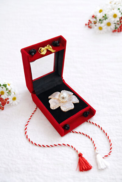 OEM Broșă floare albă cu pietre și perle, cutie de catifea de lux 8,5 cm