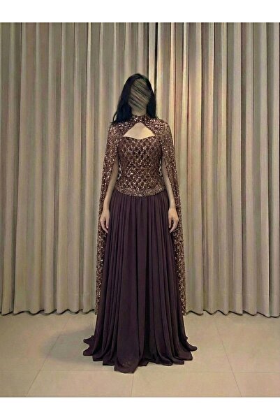 DUBAİ A brown evening dress that combines elegance and luxury in a sophistica...