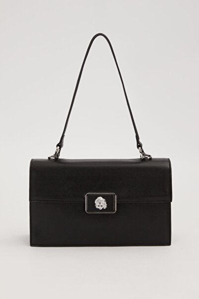 Levidor Black Square Shape Charm Detailed Shoulder Bag