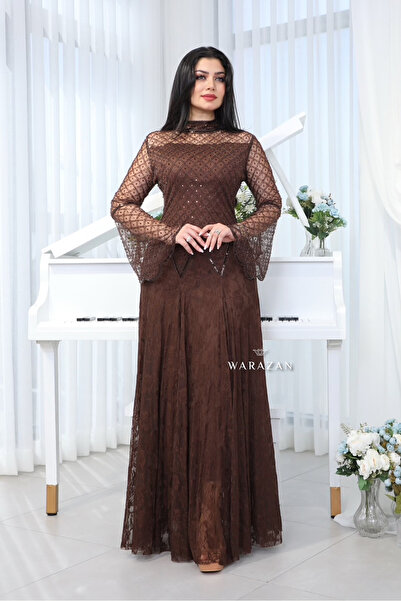 Warazan A royal evening dress with distinctive details