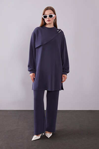 Levidor طقم مكون من قطعتين بلون أزرق داكن مع تفاصيل إكسسوارات الكتف