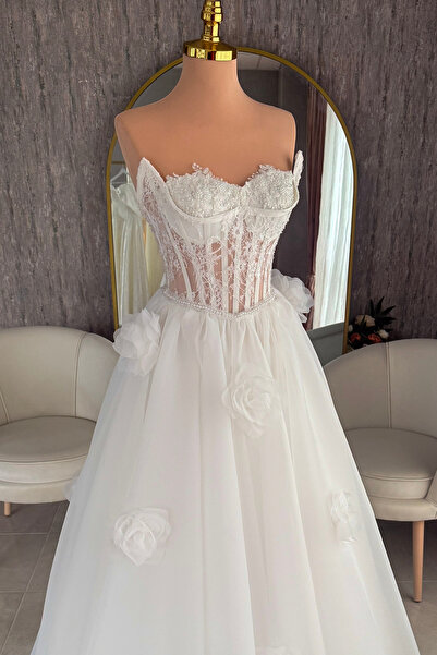 Lenta Moda Beyaz Kristal İşlemeli Dantel ve Büyük Çiçek Detaylı Maxi Boy Abiy...