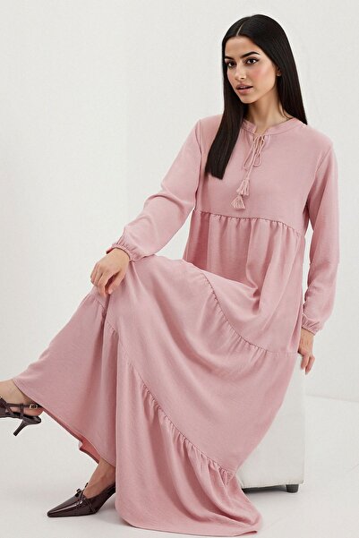 Hiccup فستان ماكسي بتفاصيل ياقة مزينة برباط على شكل فيونكة من BDART