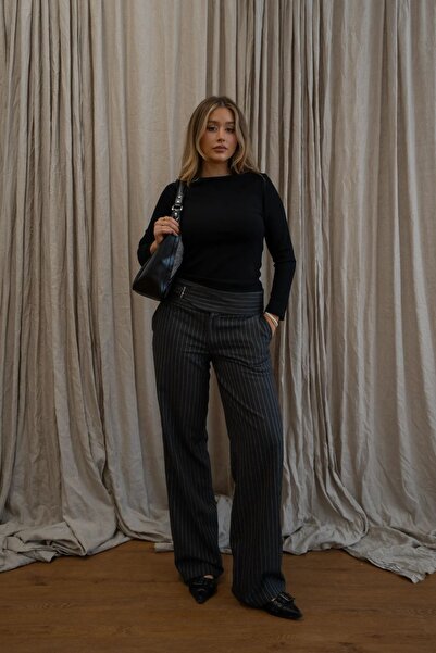 Hiccup Dushku with boat neck and long sleeves