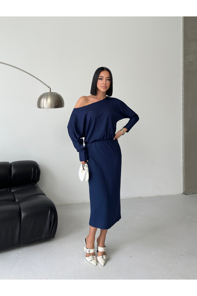 LE CARAMBOLE Women's Navy Blue Boat Neck Dress