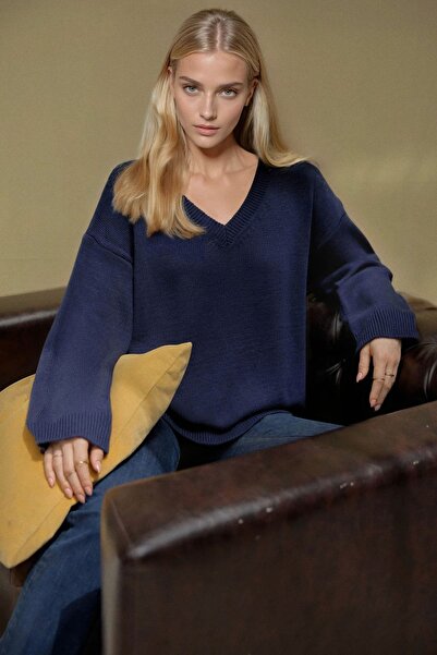 Hiccup Thick Knitted V-Neck Sweater