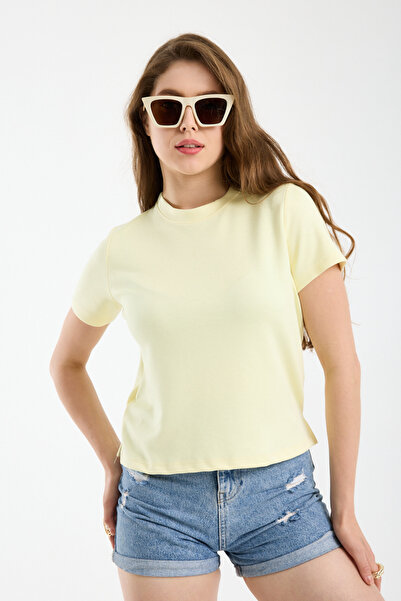 Clothes Fast Women's Light Yellow Basic T-Shirt Crew Neck Short Sleeve Cotton...