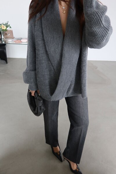 Özge Özgenç Kruvaze Oversize Triko Kazak