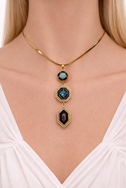 femline قلادة نسائية ذهبية اللون بتصميم خاص مع ثلاثة أحجار لامعة