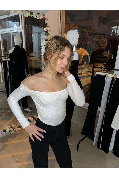 Butik Açık omuz taşlı bluz