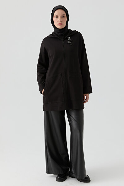 Tuğba İşleme Detaylı Kapüşonlu Örme Kap - Siyah