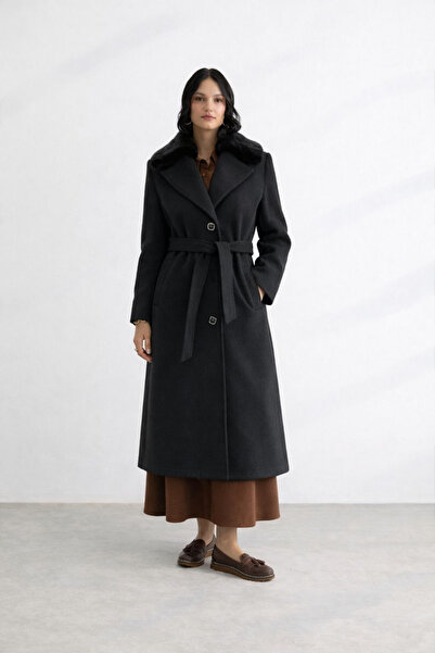 Doque 57037 ÖNDEN DÜĞMELİ KRAVUZE YAKA YAKASI TÜYLÜ BELİ KUŞAKLI DÜĞMELİ KABA...