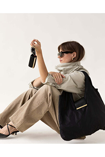 Rivina Geantă tote pliabilă, impermeabilă, cu detalii tip charm, care poate f...