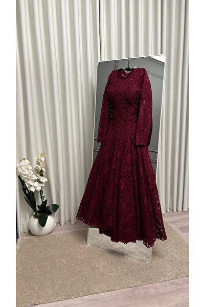 MANGONA A luxurious French evening gown in pearl-embroidered lace - a sophist...