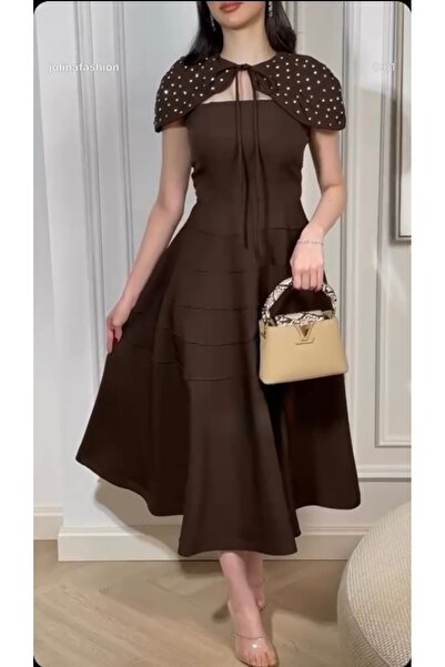 Cutie The brown "Elegance" dress with a bejeweled cape – a touch of royal sop...