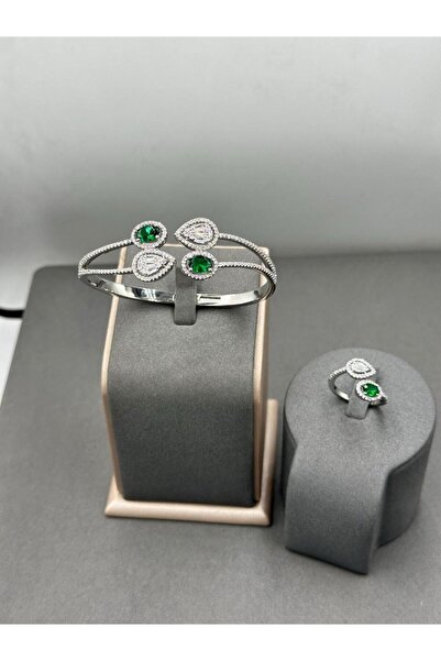 Treasures A jewelry set consisting of a bracelet and a ring