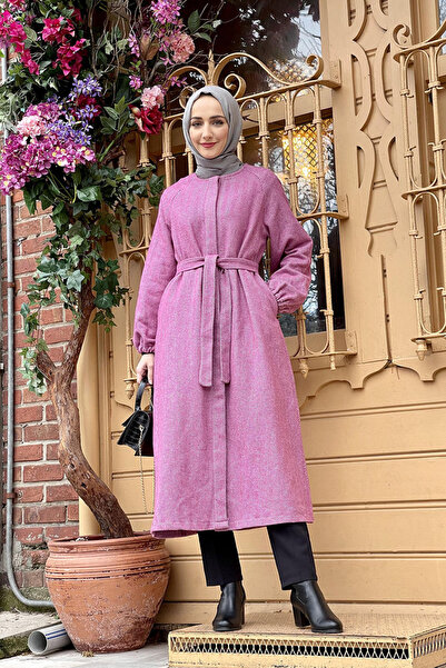 İbrahim Burak Etiler Collection قبعة مخيطة بأزرار وردة مجففة