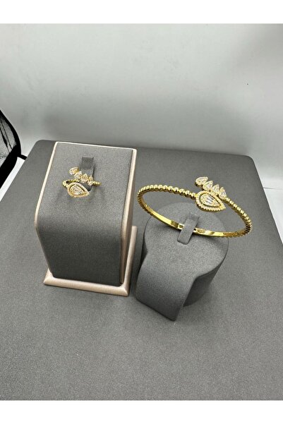 Treasures A jewelry set consisting of a bracelet and a ring