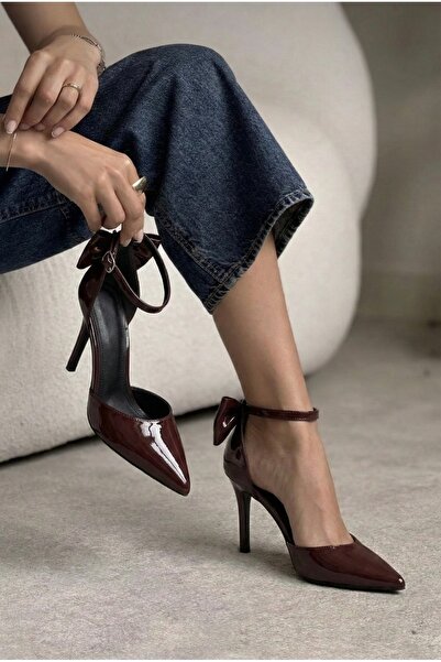 GİAMGİA STORE Kadın Fiyonk Çiçek Detaylı Bilekten Bağlamalı Sivri Burun Kısa ...