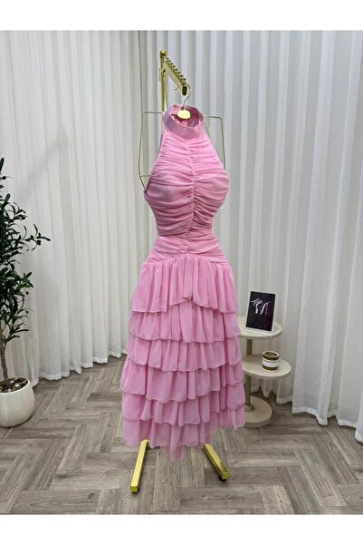 Kendallksa Lara's pink dress