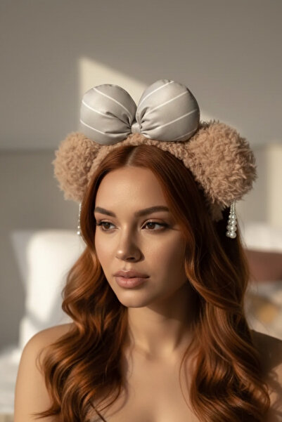 shop Coroană maro din pluș cu perle - Accesoriu de păr cu fundă mare cu dungi...
