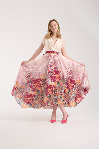 Stylish Stylish satin floral dress, elegant and beautiful in light orange