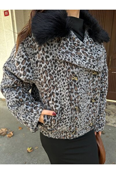 MAESTRO WOMAN Γυναικείο κοντό μπουφάν με μαύρο σχέδιο, γούνινο γιακά και τσέπες