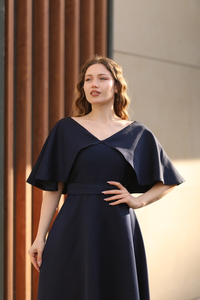 SEVGİHELLAÇ VERA Kadın Pelerinli Lacivert Midi Boy Kloş Abiye Elbise