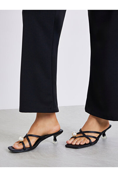 Styli Black Pearl Detail Kitten Heel Sandal