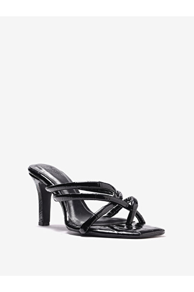 Pair-ie Tales By Styli صنادل نسائية واسع الأرجل عريض وأشرطة