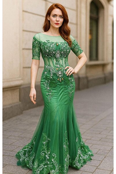KALDE A beautiful and elegant green evening dress