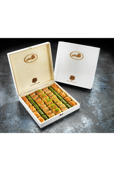 Güllüoğlu Kübban Fıstıklı Karışık Baklava (Ahşap Beyaz) - 1,75kg